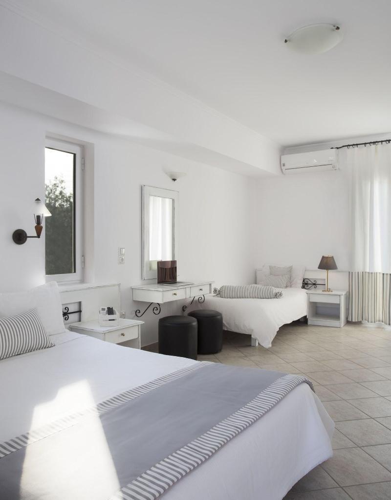 Iris Beach Hotel Monemvasia Exterior photo